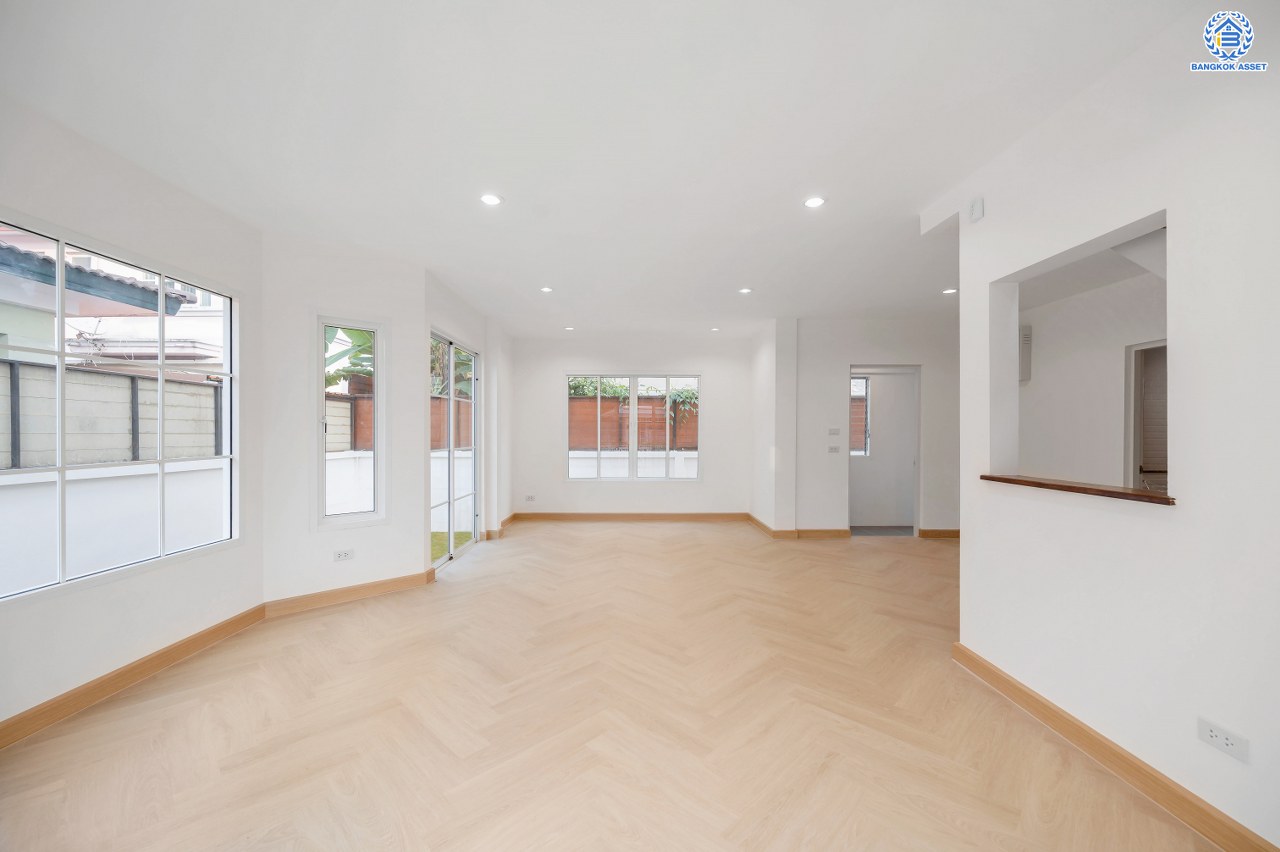 บ้านมือสองตกแต่งใหม่ โครงการ ชัยพฤกษ์ ติวานนท์-ราชพฤกษ์1 เนื้อที่ 56.3 ตร.ว. ฟังก์ชัน 3 ห้องนอน 2 ห้องน้ำ สภาพแวดล้อมดี บนทำเลศักยภาพ หน้าโครงการติดถนนใหญ่ เชื่อมต่อถนนราชพฤกษ์ ใกล้จุดขึ้นทางด่วน "ศรีสมาน" ใกล้ห้าง "เซ็นทรัล เวสต์เกต" และ "โรบินสัน ไลฟ์สไตล์ ศรีสมาน"...